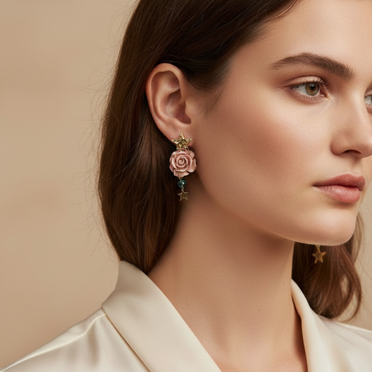 Cose E Bijoux Rosa Star earrings featuring salmon resin roses, emerald glass stones, and gold brass star charms.