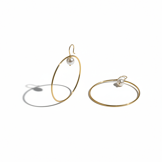 Cose E Bijoux Mirta gold-plated hoop earrings featuring suspended white Majorca pearls on 925 silver hooks.