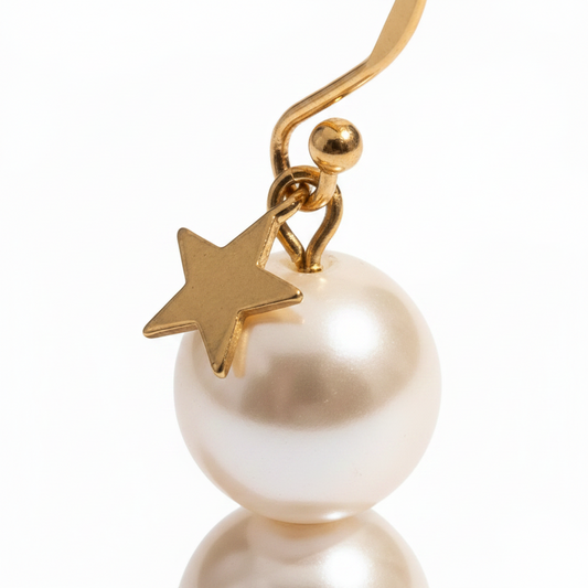 Cose E Bijoux Riviera earrings featuring a Mallorca pearl, gold-plated 925 silver hook, and a small star charm.